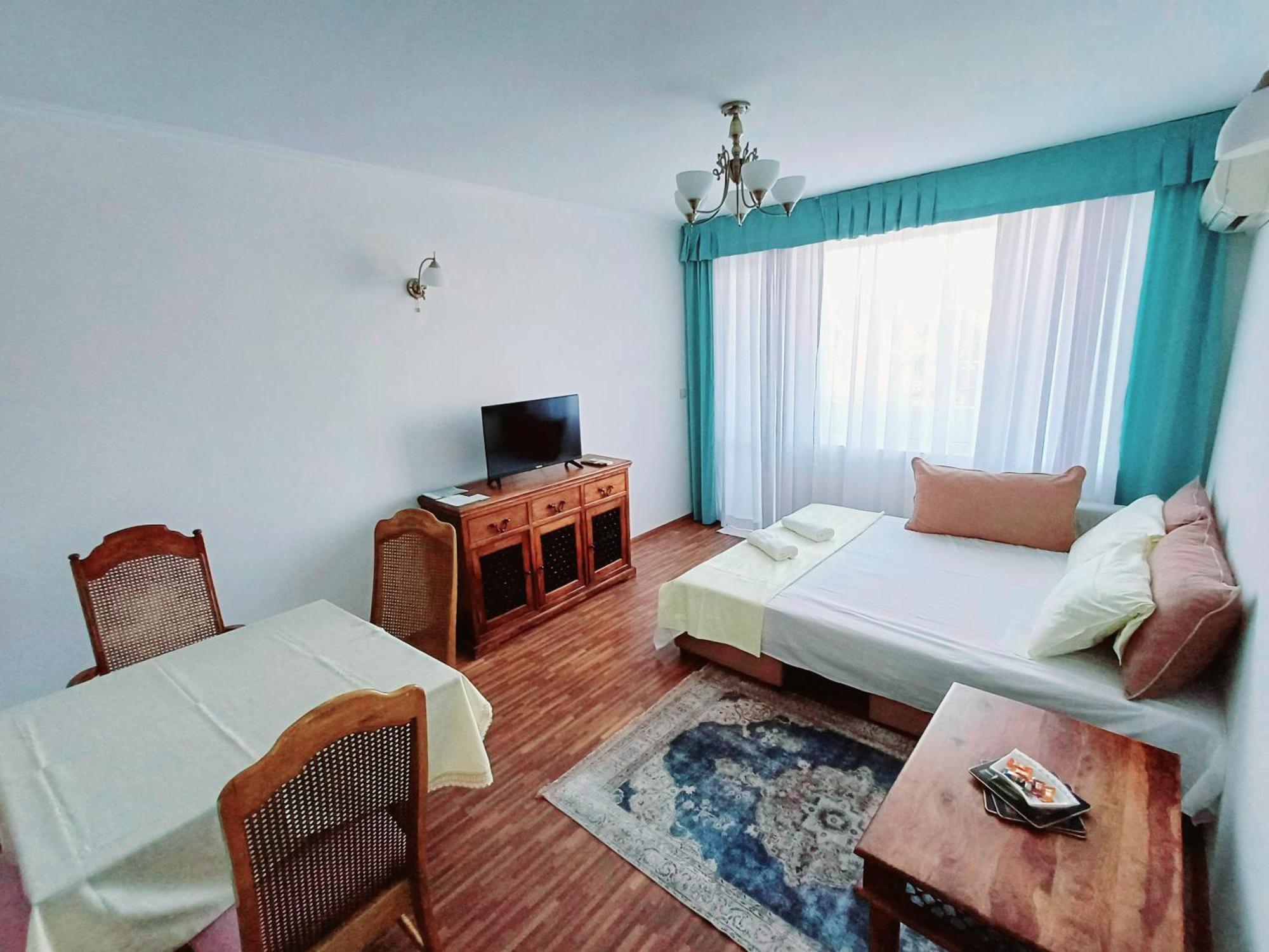 Wild Cherry Apartments Святые Константин и Елена Экстерьер фото